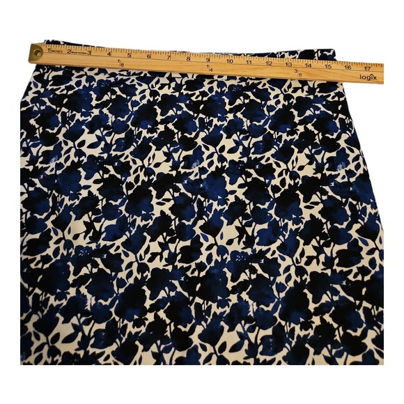 J By J Crew Pencil Skirt Women's 4 White/Blue Floral Knee Length Casual Workwear - Picture 3 of 6